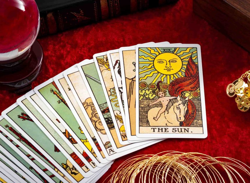 Таро: Язык символов и интуиции в современном мире